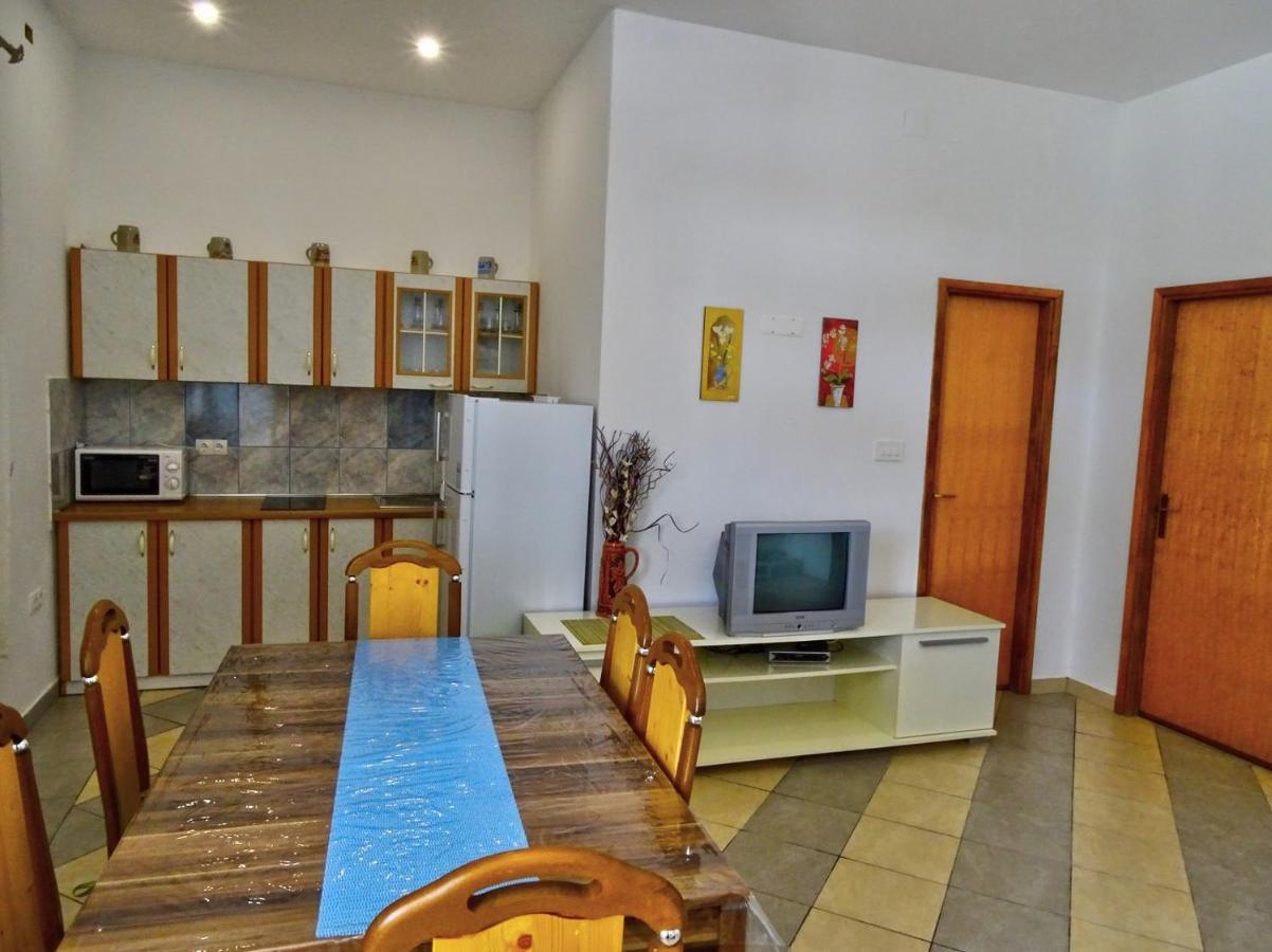 Apartments Zoka Vir Exterior photo